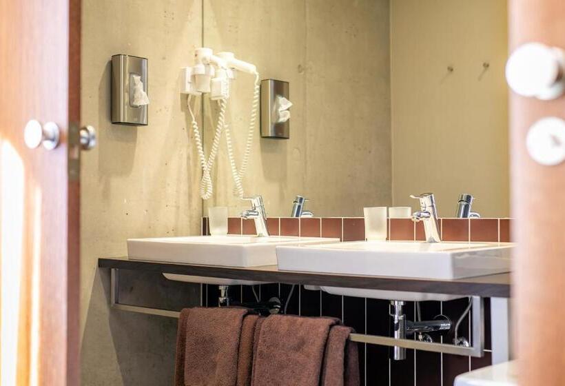 ジュニアスイート, Johan Spa