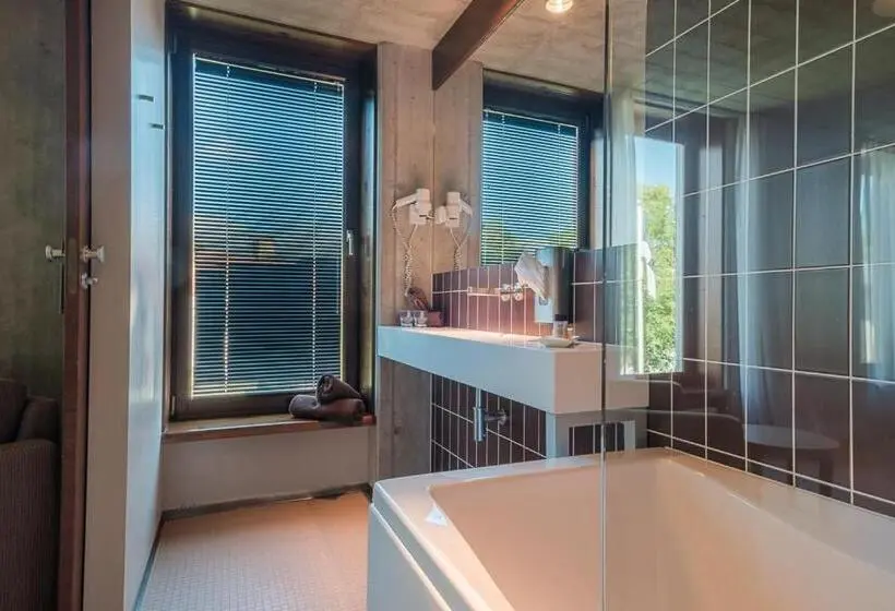 سوییت جونیور, Johan Spa
