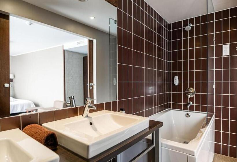 ジュニアスイート, Johan Spa