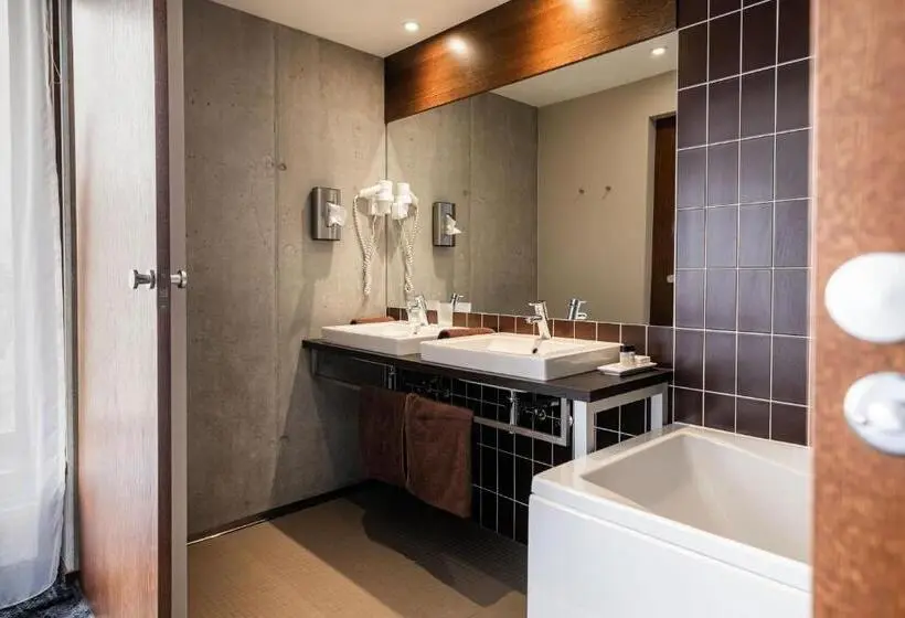 سوییت جونیور, Johan Spa