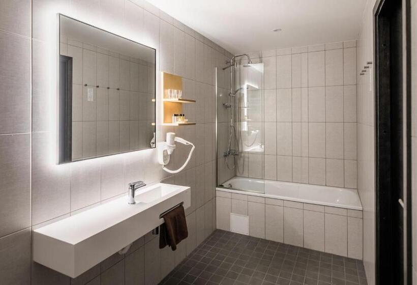 ファミリールーム, Johan Spa