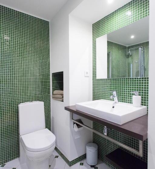 سوییت خانوادگی, Johan Spa