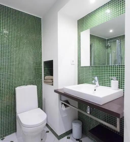 سوییت خانوادگی, Johan Spa
