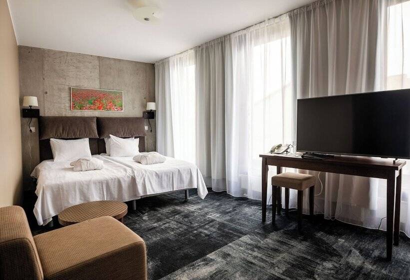 ジュニアスイート, Johan Spa