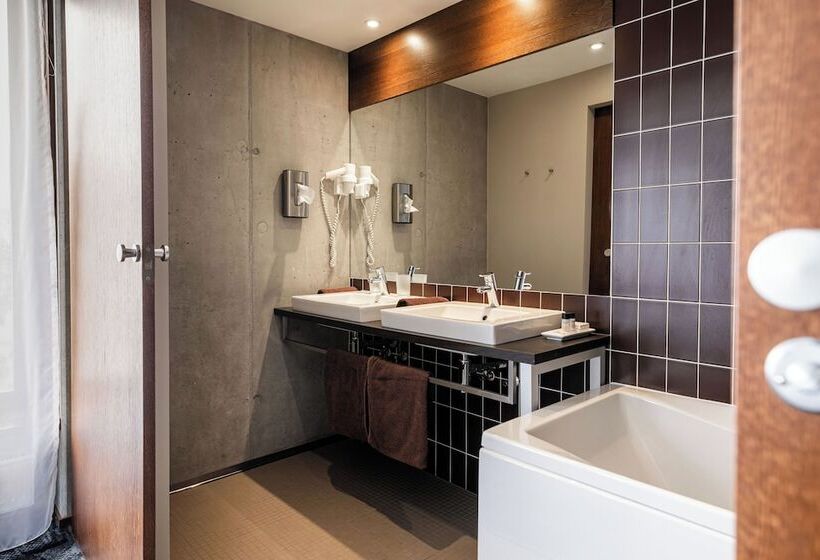 ジュニアスイート, Johan Spa