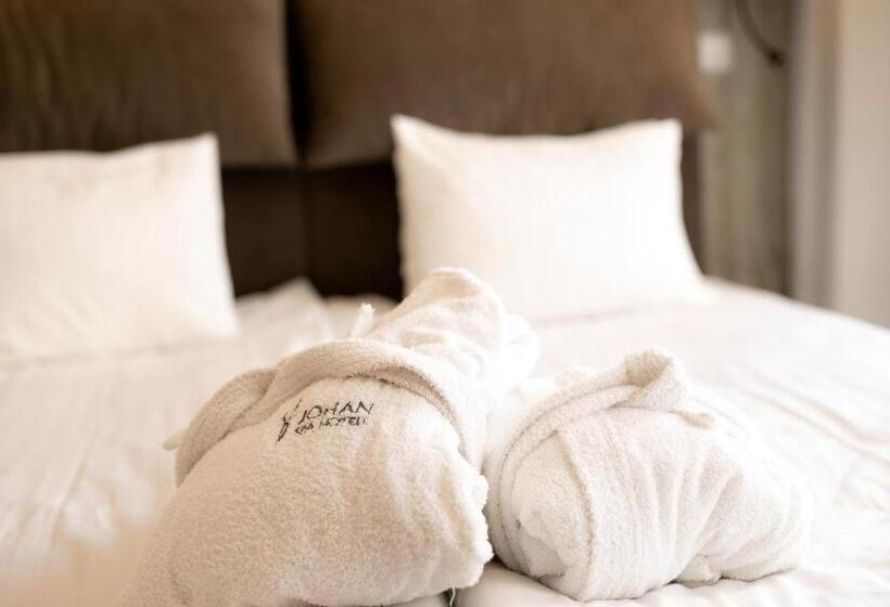 ジュニアスイート, Johan Spa