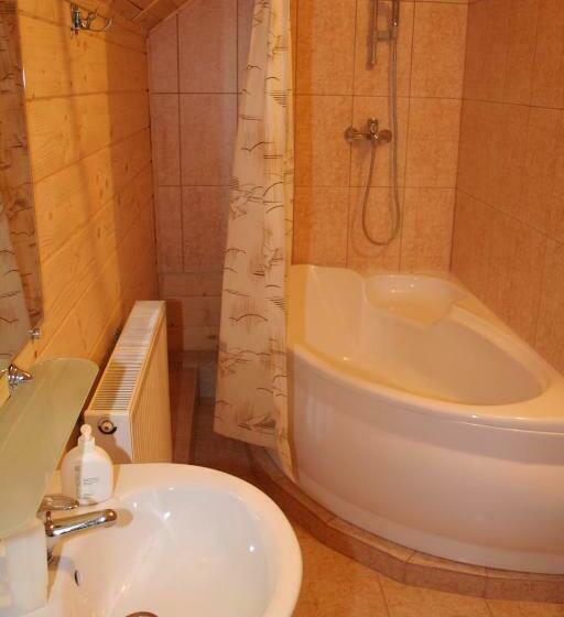 اتاق استاندارد, On Dovbush Path