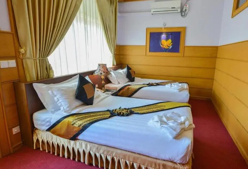 اتاق لوکس با بالکن, Shwe Kyun