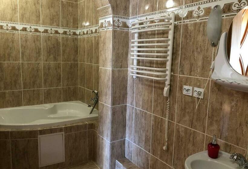 آپارتمان 2 خوابه, U Yaroslava