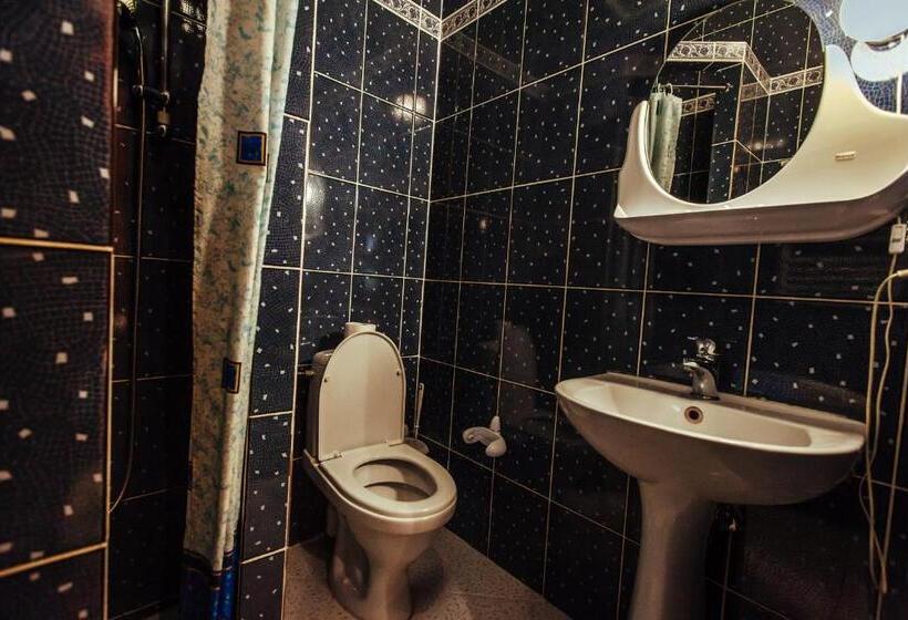 سوئیت جونیور با تراس, U Yaroslava