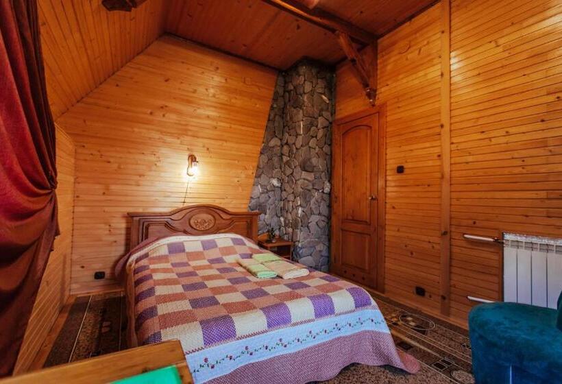 سوئیت جونیور با تراس, U Yaroslava