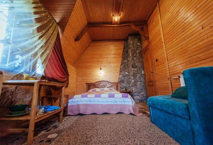 سوئیت جونیور با تراس, U Yaroslava