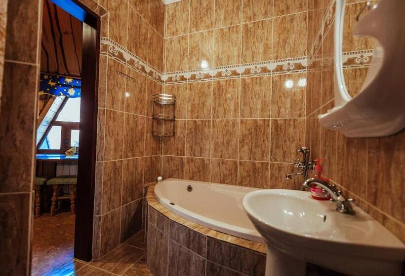 آپارتمان 3 خوابه, U Yaroslava