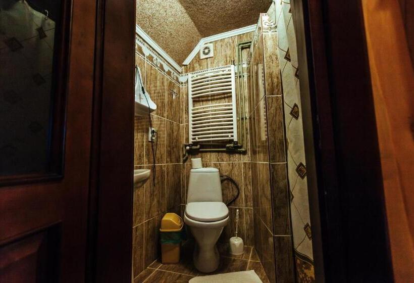 اتاق عادی یک تخته, U Yaroslava