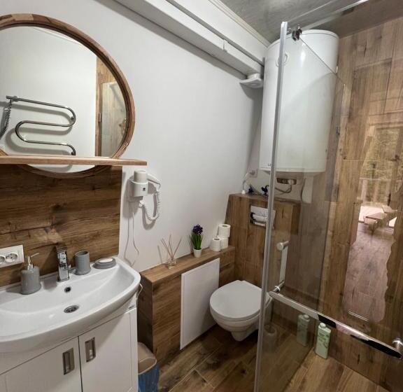 خانه 2 خوابه, U Yaroslava