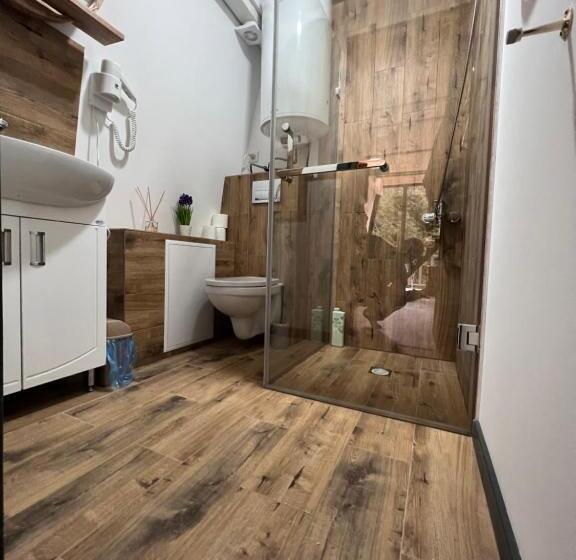 خانه 2 خوابه, U Yaroslava