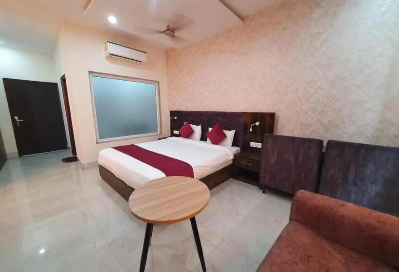 デラックスルーム, Akash Hotel Managed By Jk Hotels & Resorts