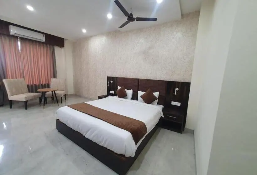 デラックスルーム, Akash Hotel Managed By Jk Hotels & Resorts