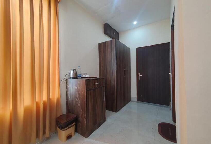 디럭스 룸, Akash Hotel Managed By Jk Hotels & Resorts