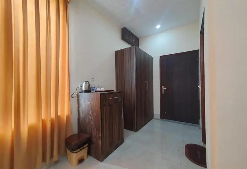 デラックスルーム, Akash Hotel Managed By Jk Hotels & Resorts