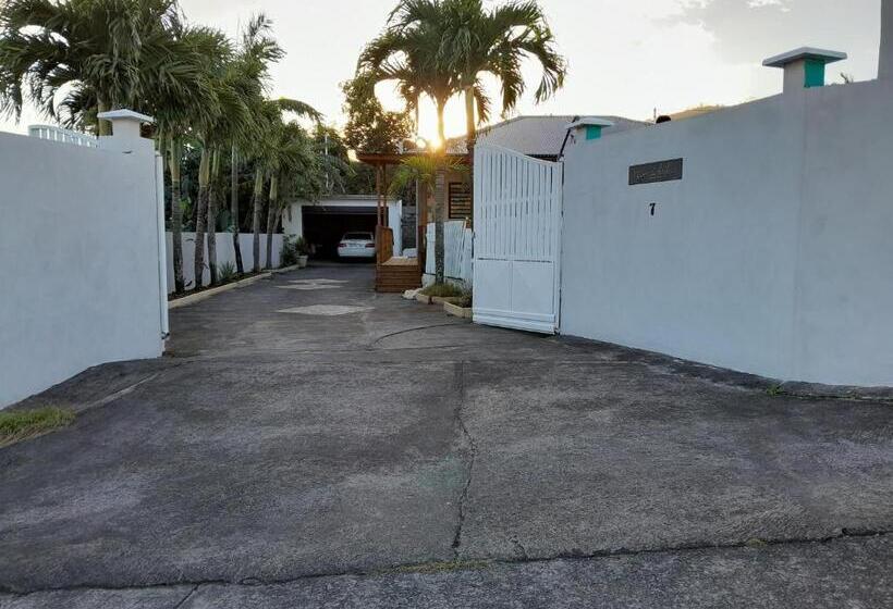Standard room with outdoor bath, La Maison Du Bonheur