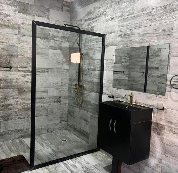 اتاق خانوادگی, Guest House Nohfy