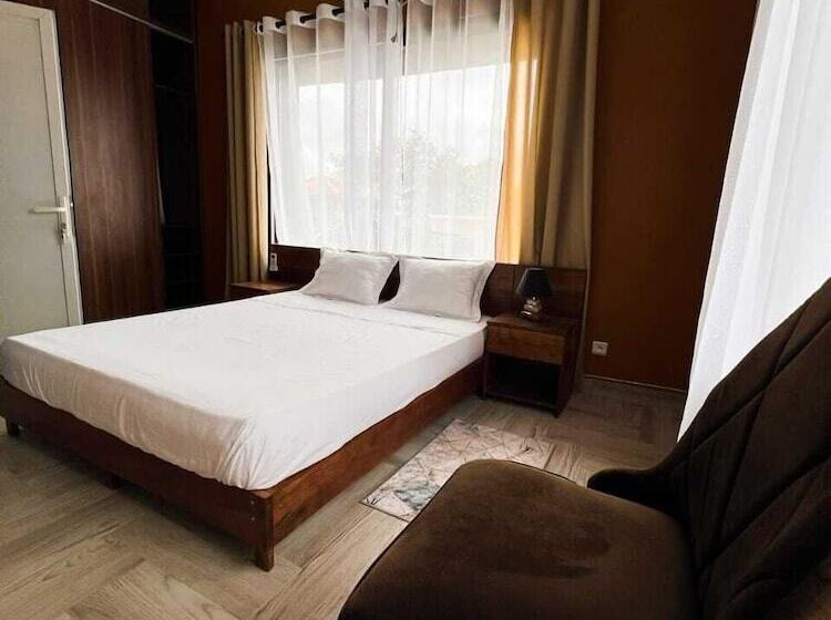 اتاق خانوادگی, Guest House Nohfy