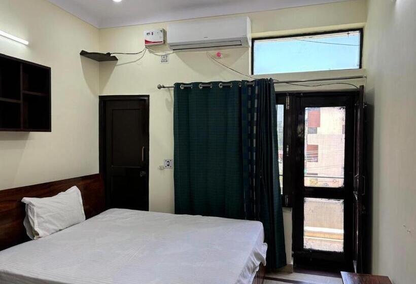 اتاق استاندارد یک نفره, Pacific Inn Green, Gurgaon