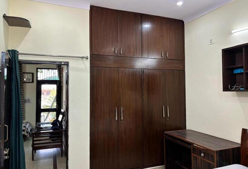 اتاق استاندارد یک نفره, Pacific Inn Green, Gurgaon