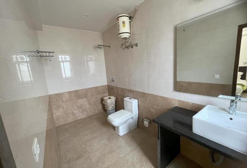 اتاق استاندارد با تخت بزرگ, Pacific Inn Green, Gurgaon