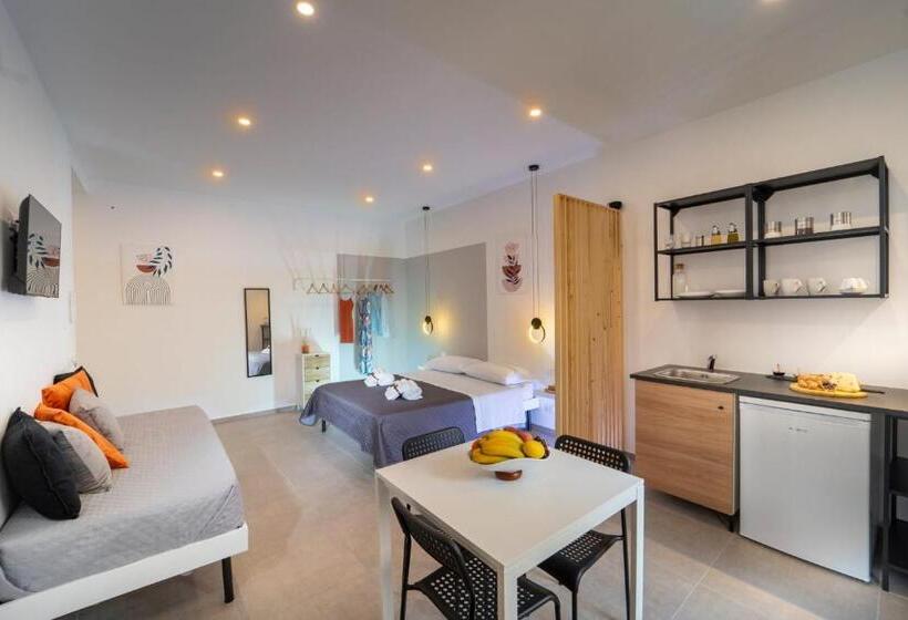 اتاق سوپریور سه تخته, Mamerì Central Rooms