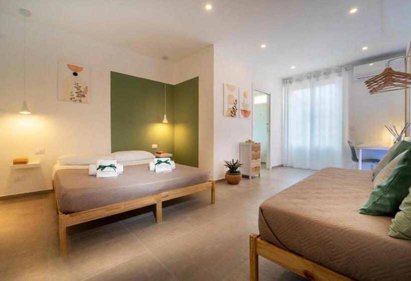 اتاق استاندارد سه تخته با بالکن, Mamerì Central Rooms