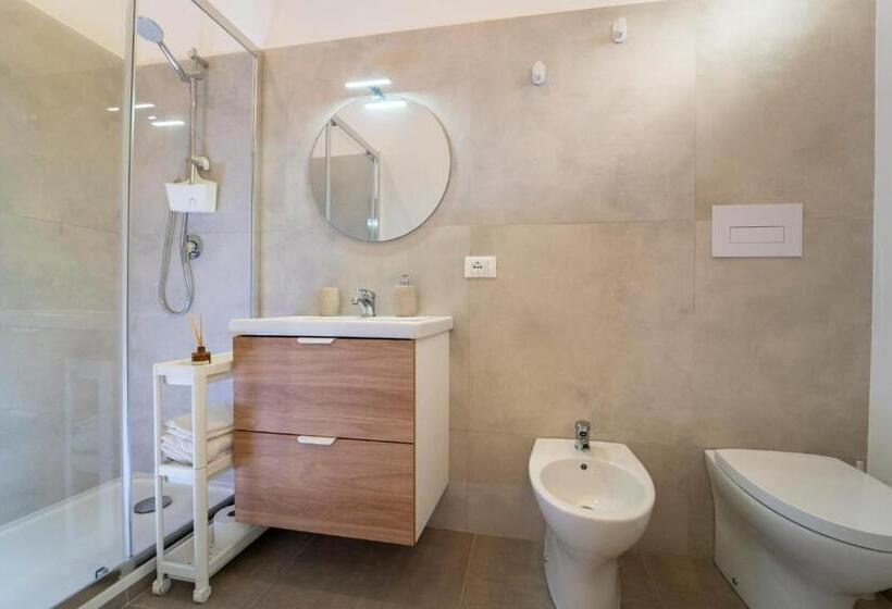 اتاق استاندارد سه تخته با بالکن, Mamerì Central Rooms