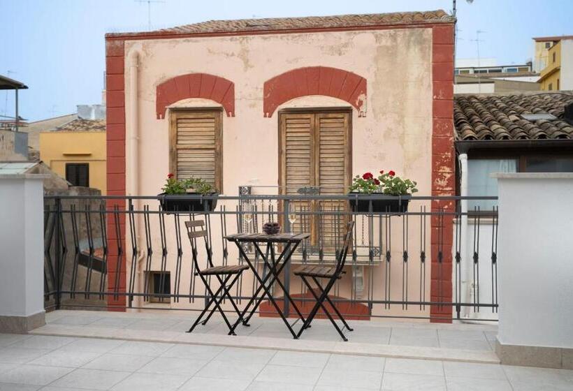 اتاق استاندارد سه تخته با بالکن, Mamerì Central Rooms