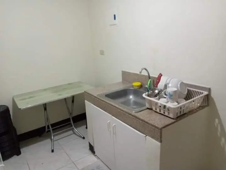 スタンダードスタジオ, Flora S Place In Winland Towers Condominium