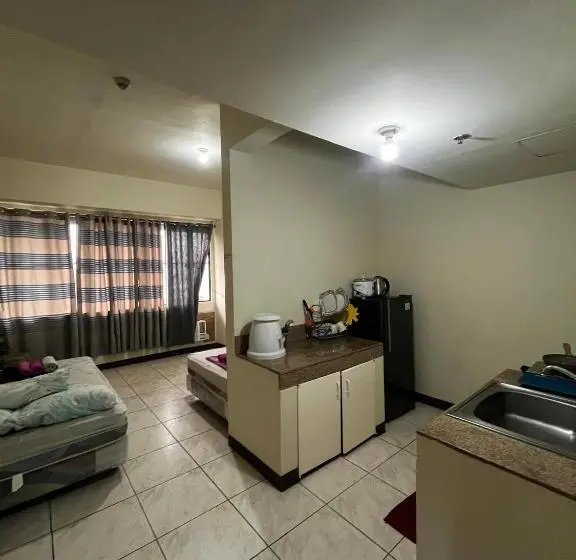 ファミリーステューディオ, Flora S Place In Winland Towers Condominium