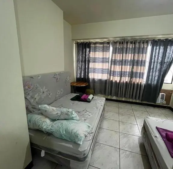 ファミリーステューディオ, Flora S Place In Winland Towers Condominium