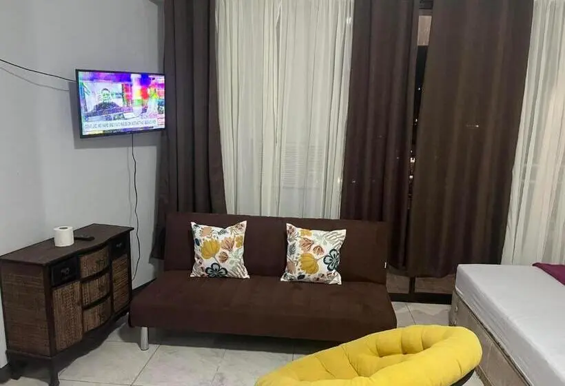バルコニー付きスタンダードステューディオ, Flora S Place In Winland Towers Condominium