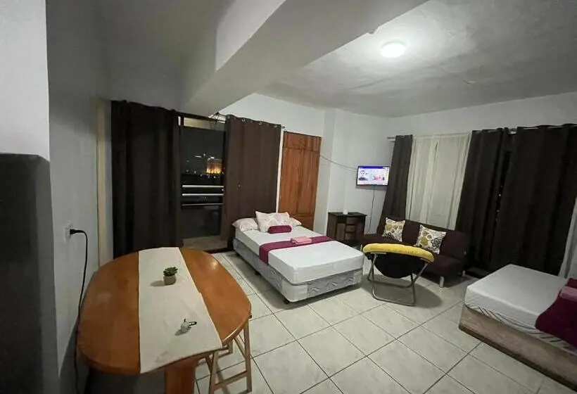 バルコニー付きスタンダードステューディオ, Flora S Place In Winland Towers Condominium