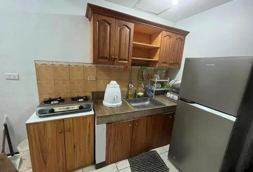 バルコニー付きスタンダードステューディオ, Flora S Place In Winland Towers Condominium