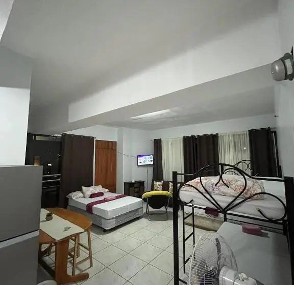 バルコニー付きスタンダードステューディオ, Flora S Place In Winland Towers Condominium