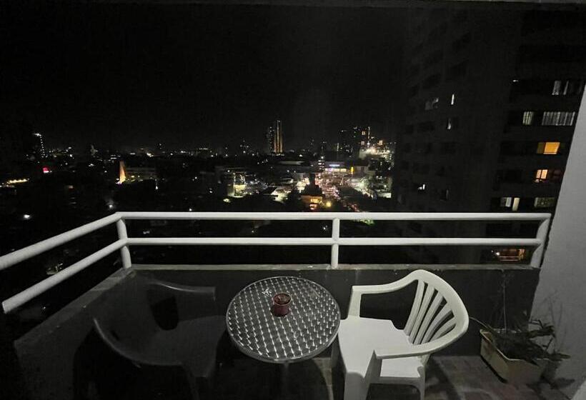 סטודיו סטנדרט עם מרפסת, Flora S Place In Winland Towers Condominium