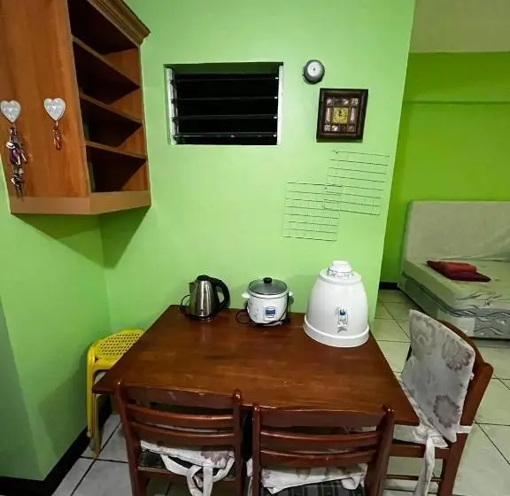 ファミリールーム, Flora S Place In Winland Towers Condominium