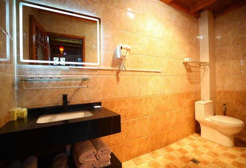 Трехместный Номер Стандарт Вид на Сад, 晋悦庆会馆