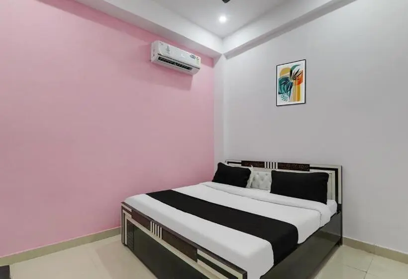 Habitació Triple Clàssica, O Krishna