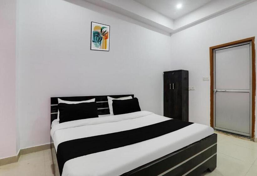 Classic Kolmen Hengen Huone, O Krishna