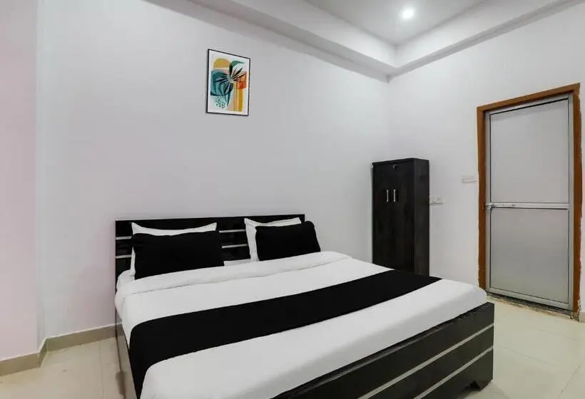 Habitació Triple Clàssica, O Krishna