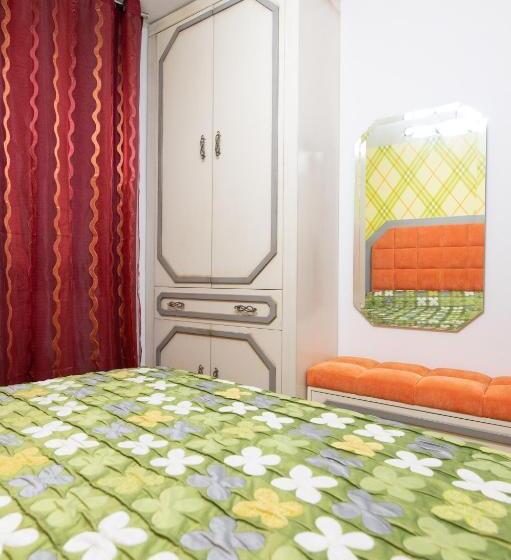 이코노미 룸, Imprenta Máxica