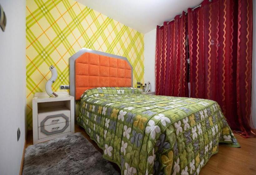 이코노미 룸, Imprenta Máxica