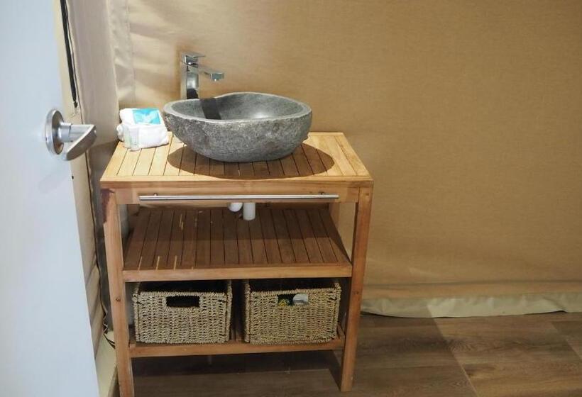 プールビュースタンダードルーム, Glamping Tent 10